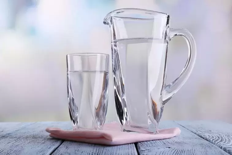 Agua para beber alimentos
